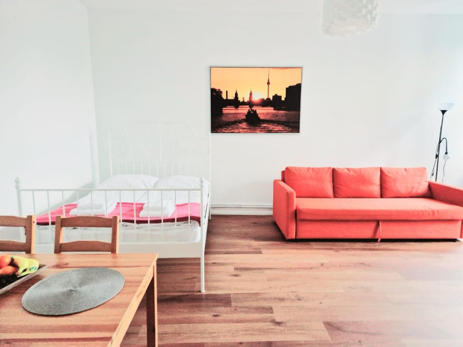 City Studio For 4, Near Sonnenallee Berlijn
