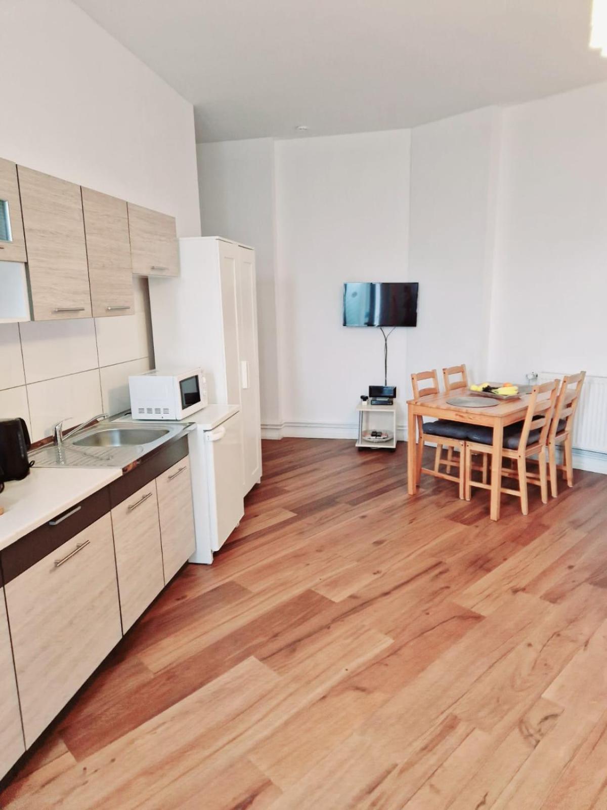 City Studio For 4, Near Sonnenallee Appartement
