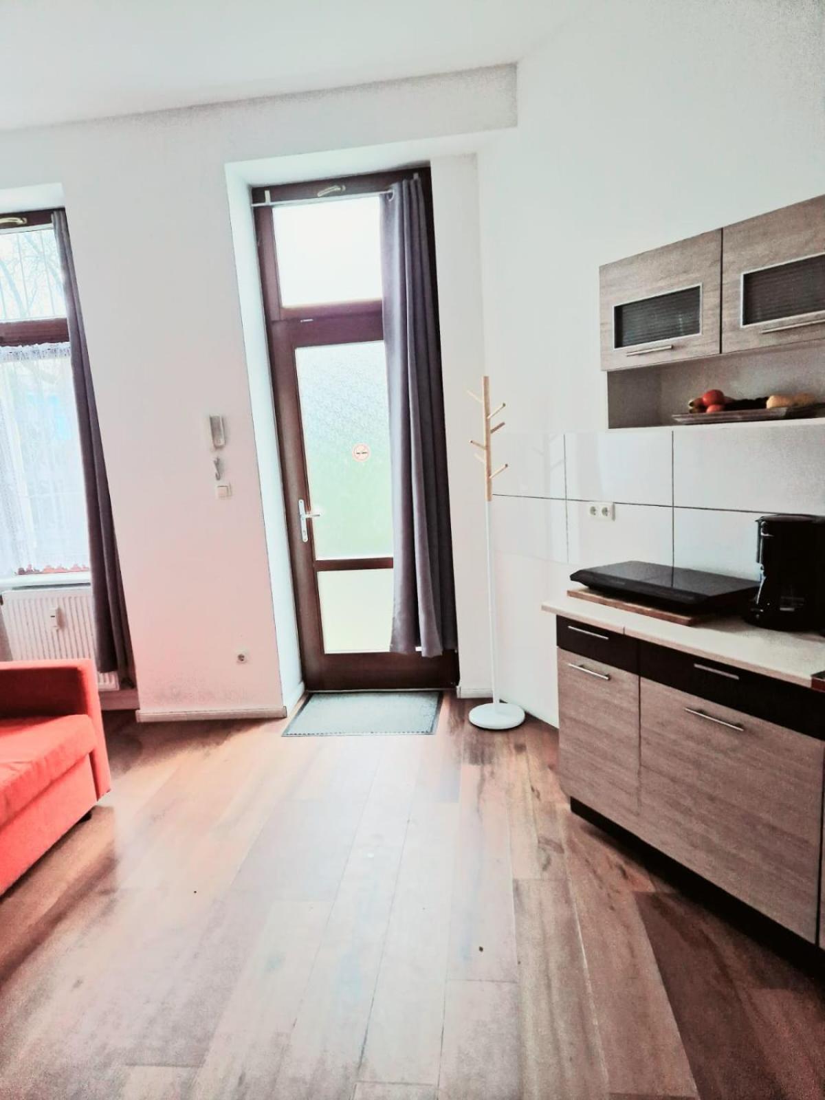 City Studio For 4, Near Sonnenallee Appartement Berlijn
