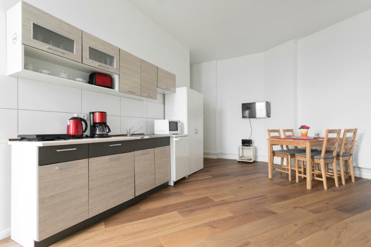 City Studio For 4, Near Sonnenallee Appartement Berlijn